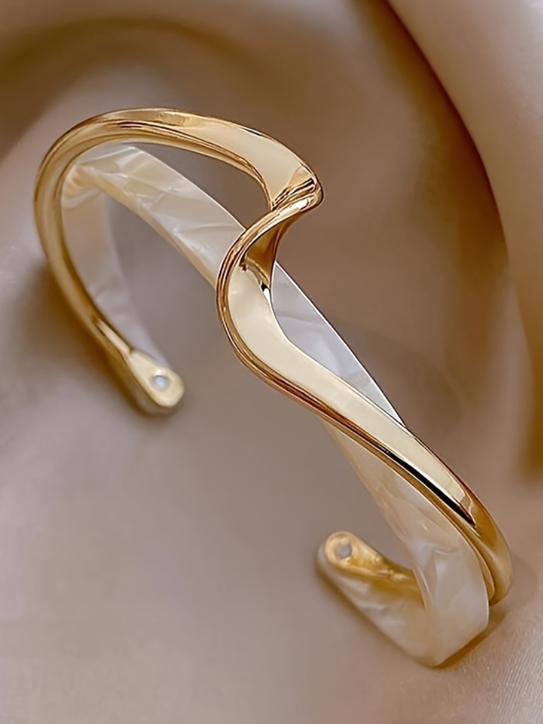 Isla White Opal Bracelet